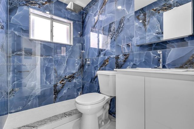 9703 NW 127th St, Hialeah Gardens, FL 33018