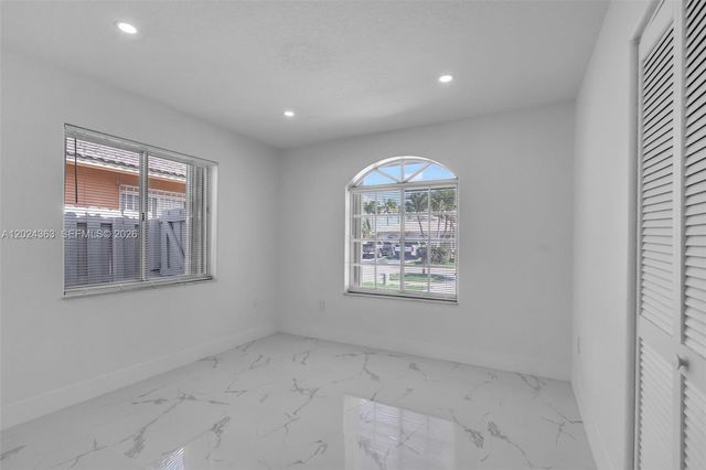 9703 NW 127th St, Hialeah Gardens, FL 33018
