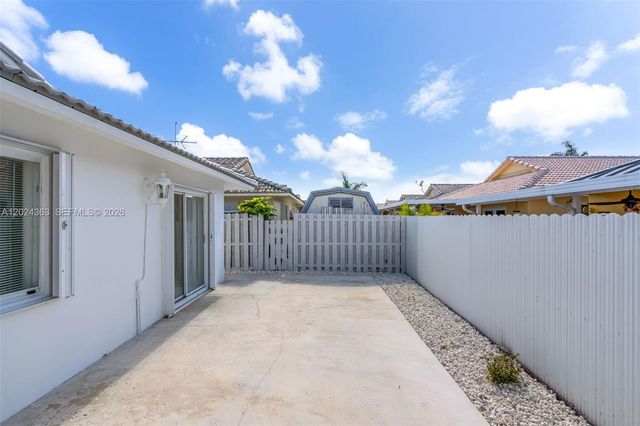 9703 NW 127th St, Hialeah Gardens, FL 33018