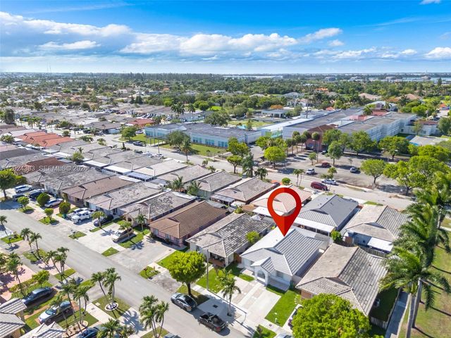 9703 NW 127th St, Hialeah Gardens, FL 33018