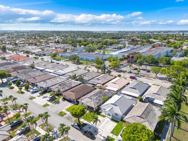 9703 NW 127th St, Hialeah Gardens, FL 33018