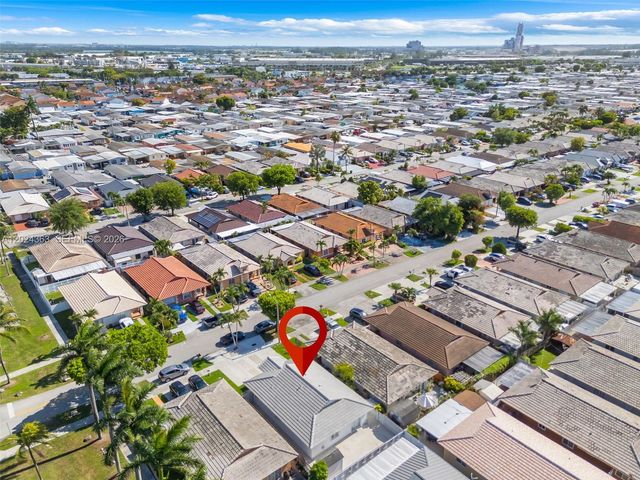 9703 NW 127th St, Hialeah Gardens, FL 33018