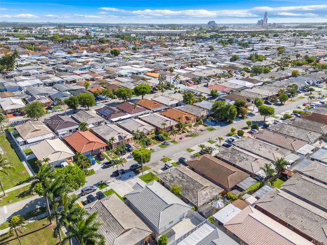 9703 NW 127th St, Hialeah Gardens, FL 33018