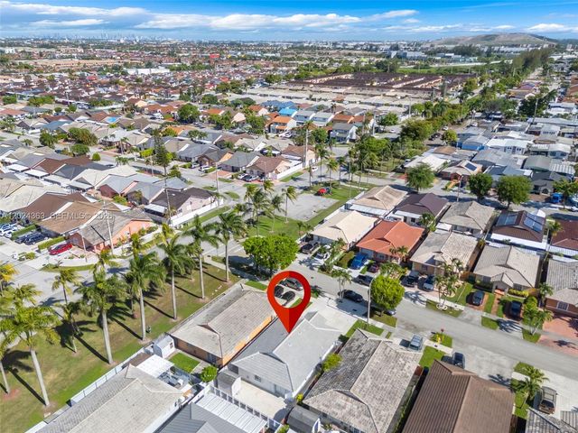 9703 NW 127th St, Hialeah Gardens, FL 33018