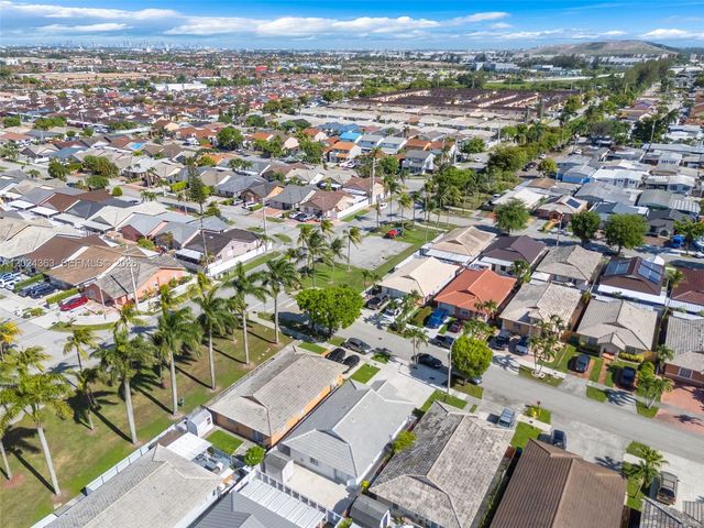 9703 NW 127th St, Hialeah Gardens, FL 33018