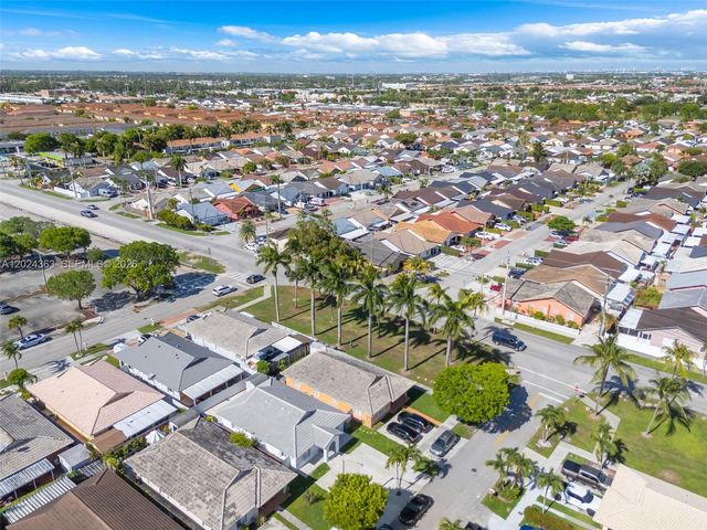 9703 NW 127th St, Hialeah Gardens, FL 33018