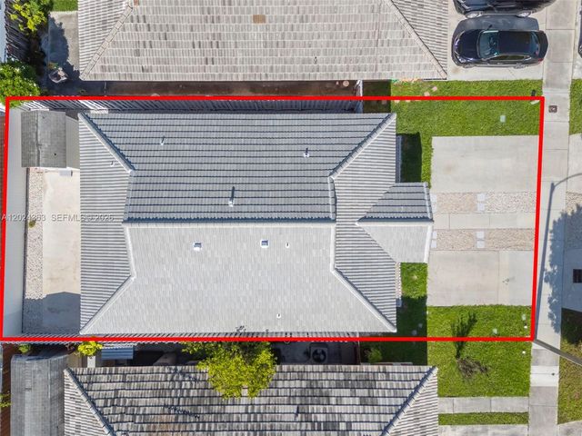 9703 NW 127th St, Hialeah Gardens, FL 33018