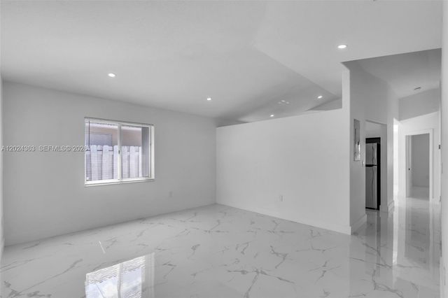 9703 NW 127th St, Hialeah Gardens, FL 33018