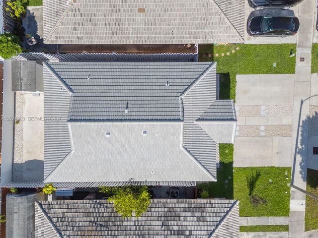 9703 NW 127th St, Hialeah Gardens, FL 33018