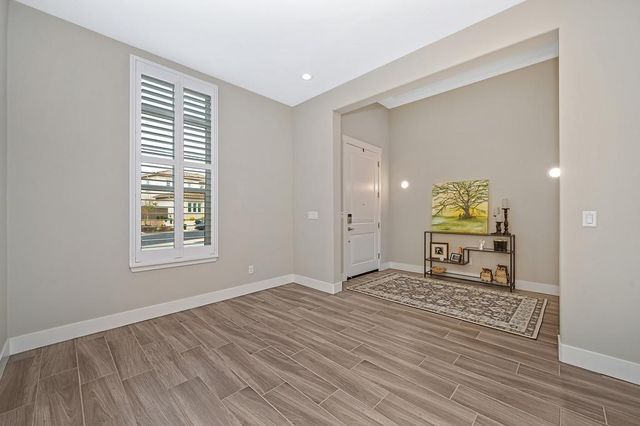 704 Golden Acorn Ct, Rocklin, CA 95765