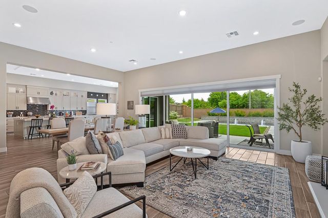 704 Golden Acorn Ct, Rocklin, CA 95765