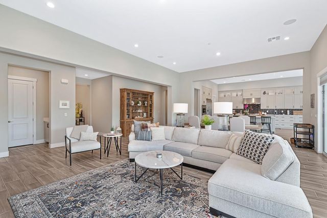 704 Golden Acorn Ct, Rocklin, CA 95765