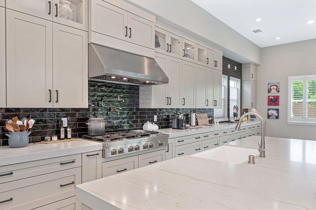 704 Golden Acorn Ct, Rocklin, CA 95765