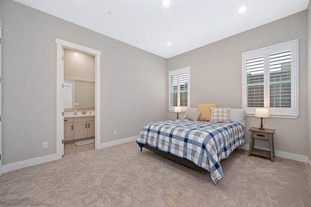 704 Golden Acorn Ct, Rocklin, CA 95765