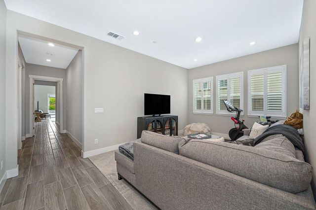 704 Golden Acorn Ct, Rocklin, CA 95765