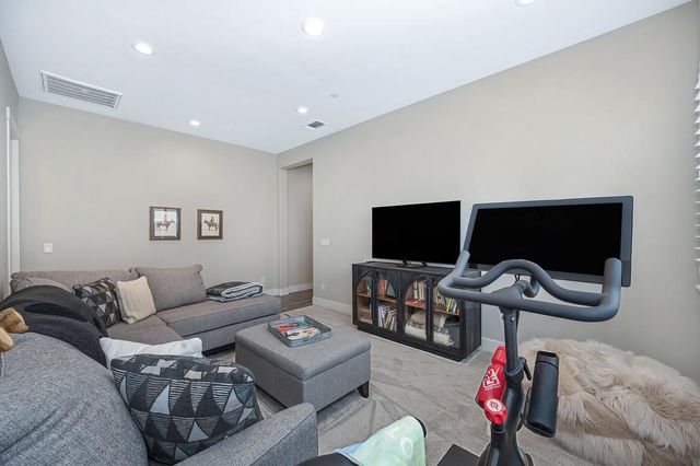 704 Golden Acorn Ct, Rocklin, CA 95765