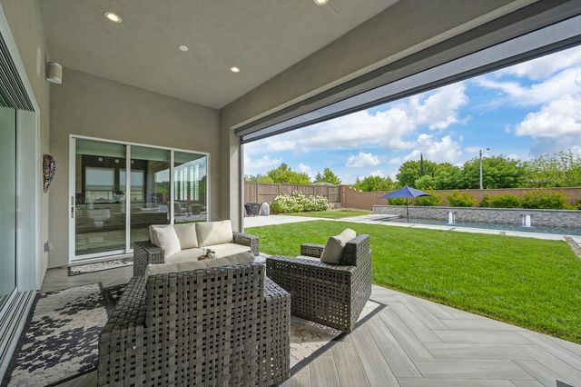 704 Golden Acorn Ct, Rocklin, CA 95765