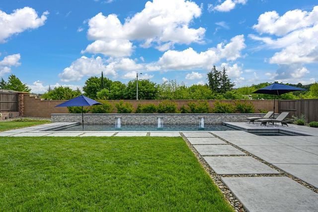 704 Golden Acorn Ct, Rocklin, CA 95765