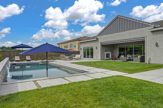 704 Golden Acorn Ct, Rocklin, CA 95765