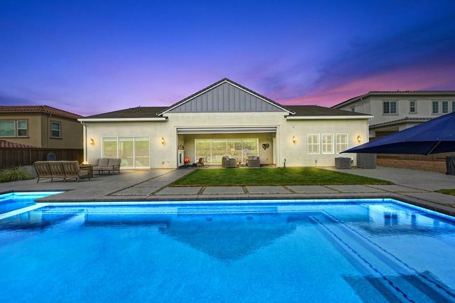 704 Golden Acorn Ct, Rocklin, CA 95765