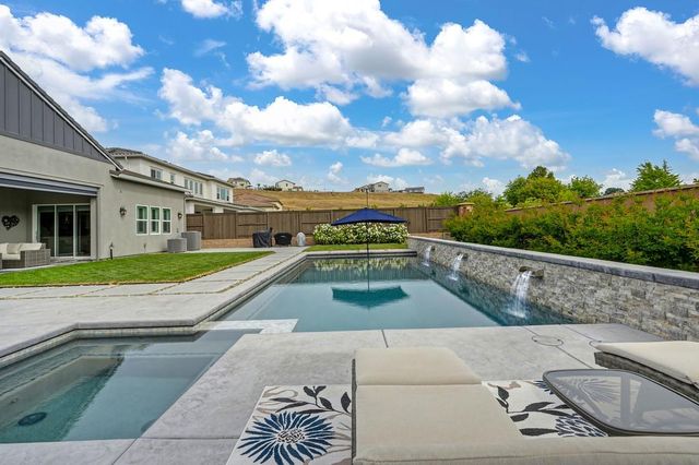 704 Golden Acorn Ct, Rocklin, CA 95765