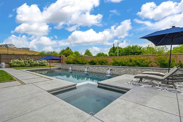 704 Golden Acorn Ct, Rocklin, CA 95765