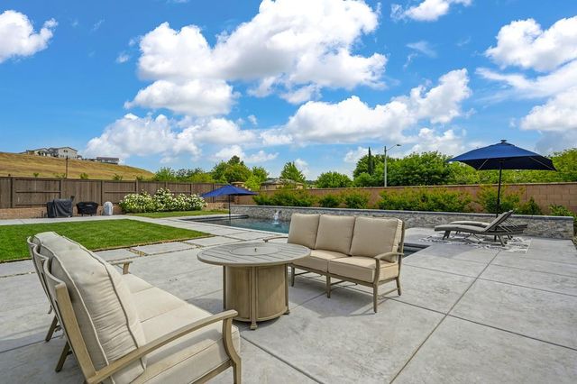 704 Golden Acorn Ct, Rocklin, CA 95765