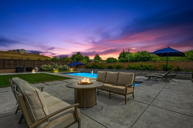 704 Golden Acorn Ct, Rocklin, CA 95765