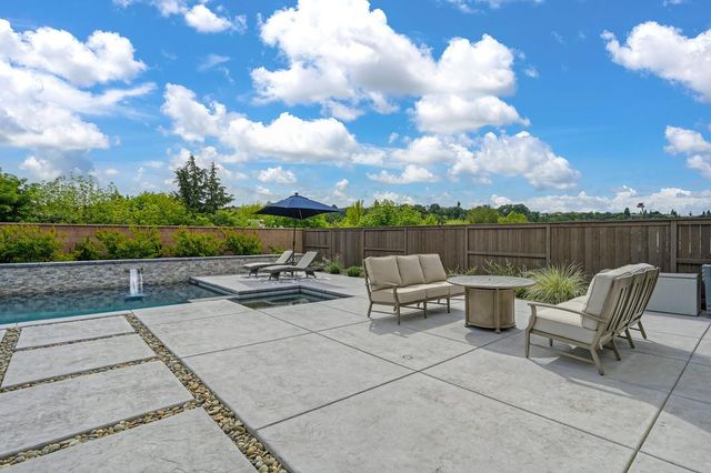 704 Golden Acorn Ct, Rocklin, CA 95765