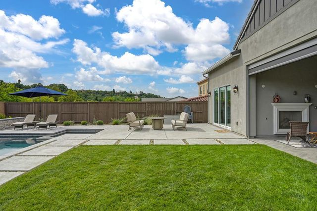 704 Golden Acorn Ct, Rocklin, CA 95765