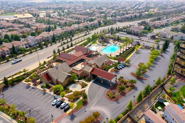 704 Golden Acorn Ct, Rocklin, CA 95765