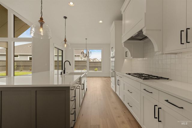 2595 E Tenzing Dr, Meridian, ID 83642