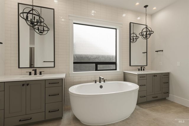 2595 E Tenzing Dr, Meridian, ID 83642