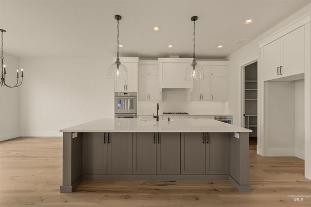 2595 E Tenzing Dr, Meridian, ID 83642