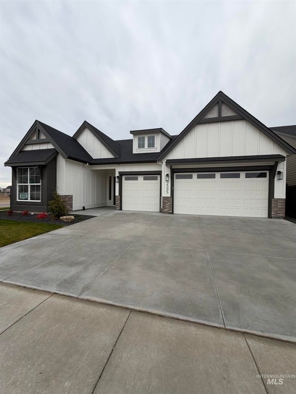 2595 E Tenzing Dr, Meridian, ID 83642
