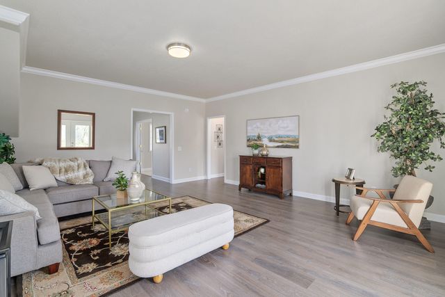 2275 Galice Road, Merlin, OR 97532