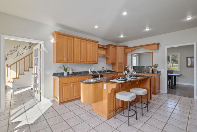 2275 Galice Road, Merlin, OR 97532