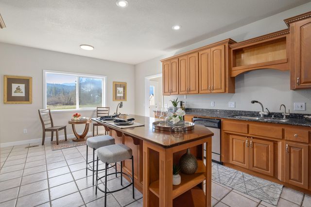 2275 Galice Road, Merlin, OR 97532