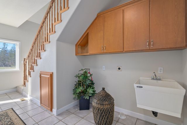 2275 Galice Road, Merlin, OR 97532