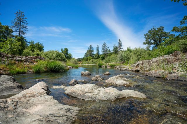 2275 Galice Road, Merlin, OR 97532