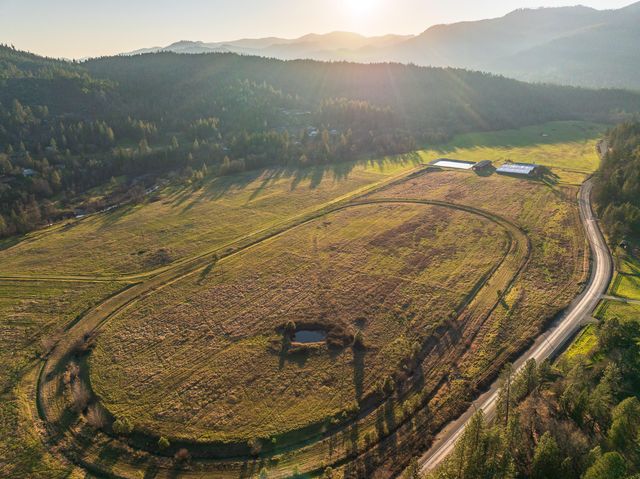 2275 Galice Road, Merlin, OR 97532