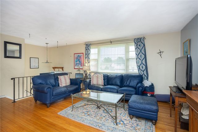 37 Squantum Drive, Middletown, RI 02842