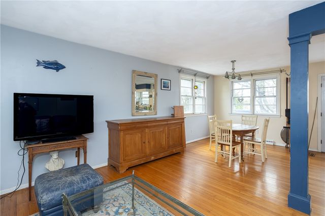 37 Squantum Drive, Middletown, RI 02842