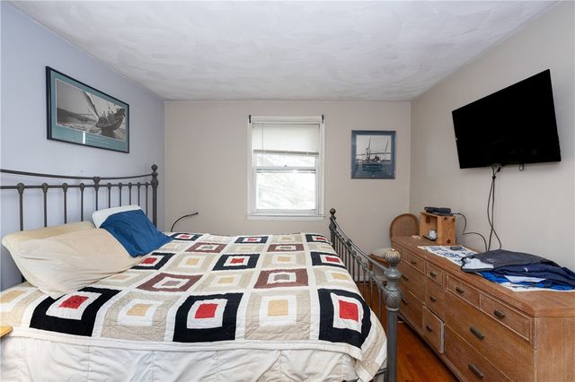 37 Squantum Drive, Middletown, RI 02842