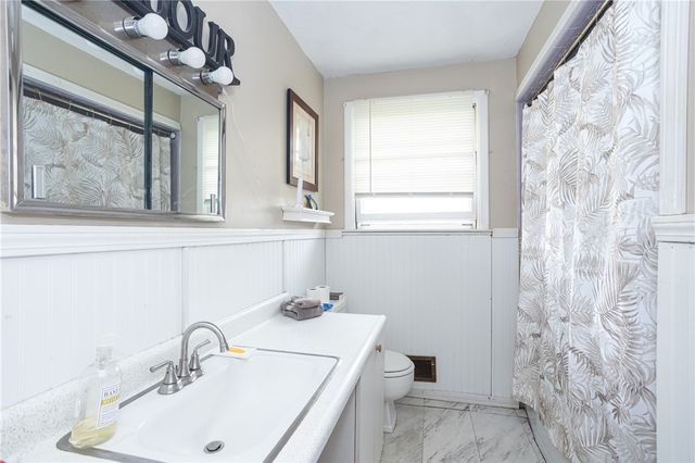 37 Squantum Drive, Middletown, RI 02842