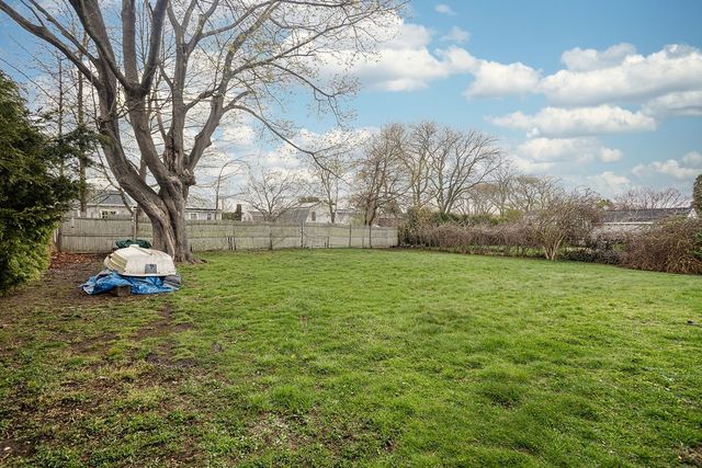 37 Squantum Drive, Middletown, RI 02842