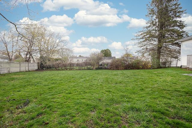 37 Squantum Drive, Middletown, RI 02842