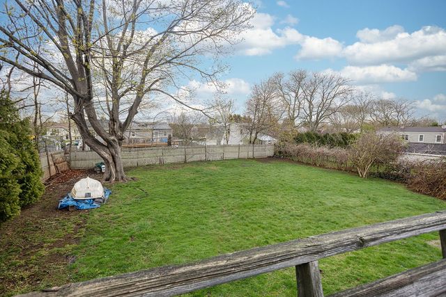 37 Squantum Drive, Middletown, RI 02842