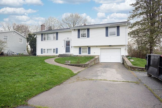 37 Squantum Drive, Middletown, RI 02842