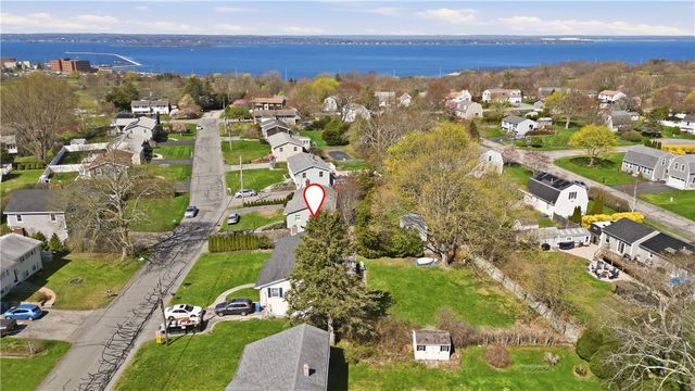 37 Squantum Drive, Middletown, RI 02842